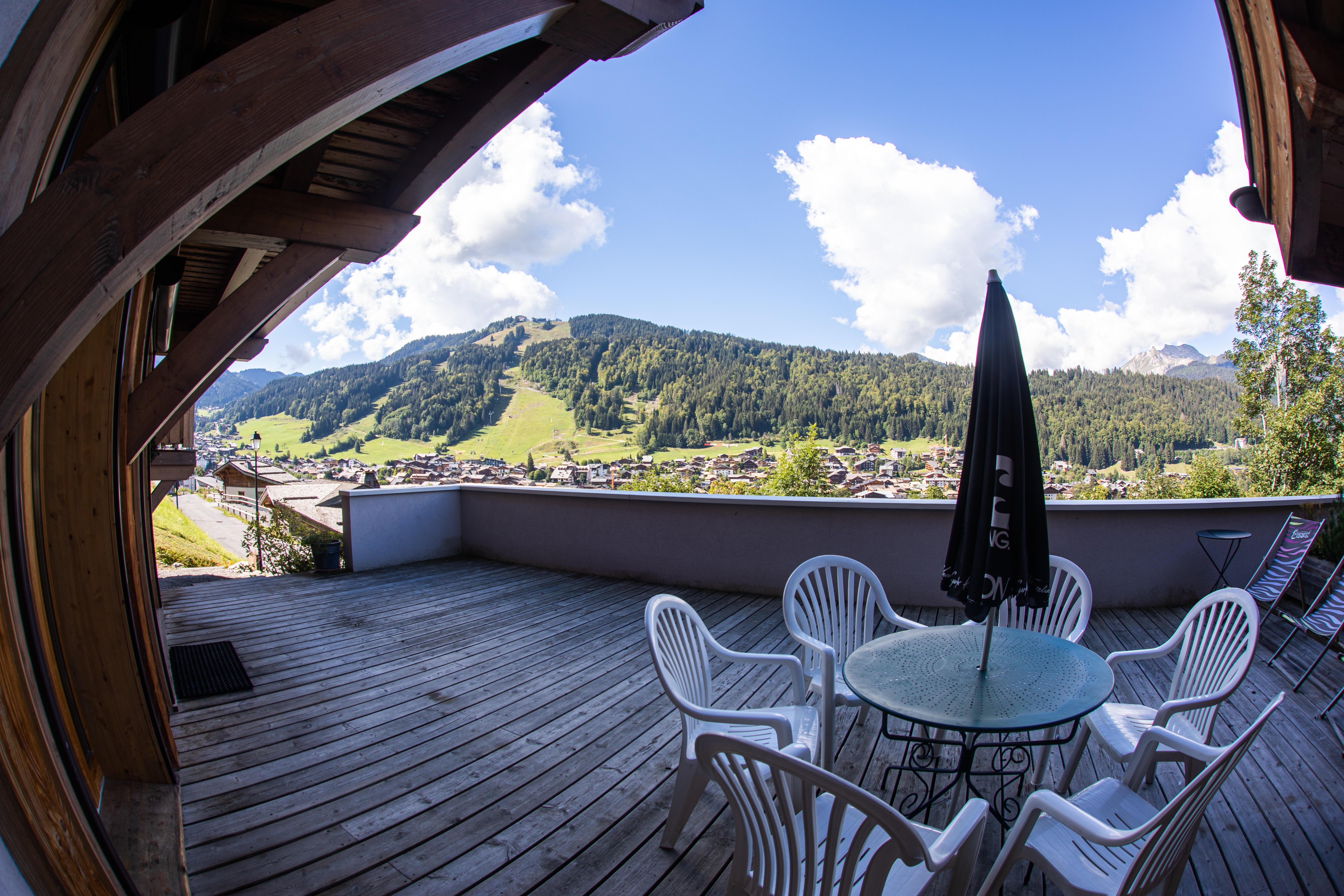 huge morzine ski apartment balcony
