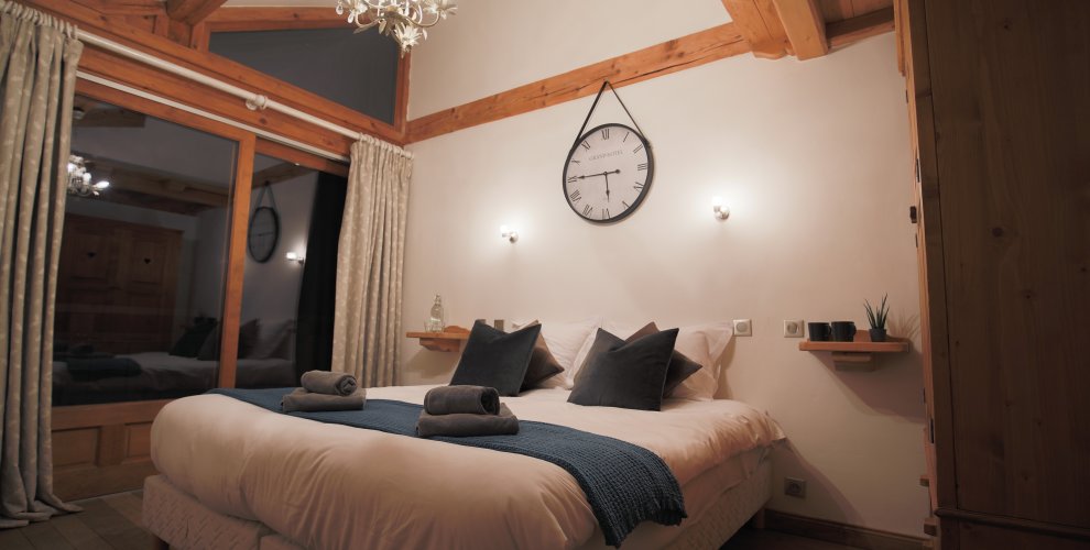 Atlas Sky Chalet-Apartment double room catered ski accommodation