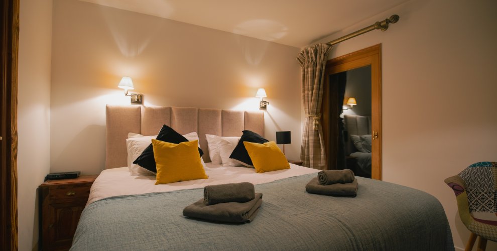 Chalet Five25 ski chalet double room morzine