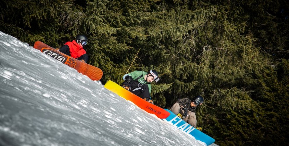 beginner skiiers in Morzine.jpg