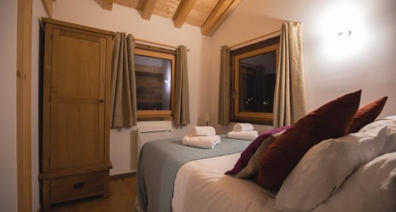 self catered ski apartment double room morzine.jpg