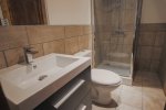 Chalet Five25 bathroom ski accommodation morzine